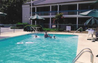 Brookwood Inn Шарлотт Экстерьер фото